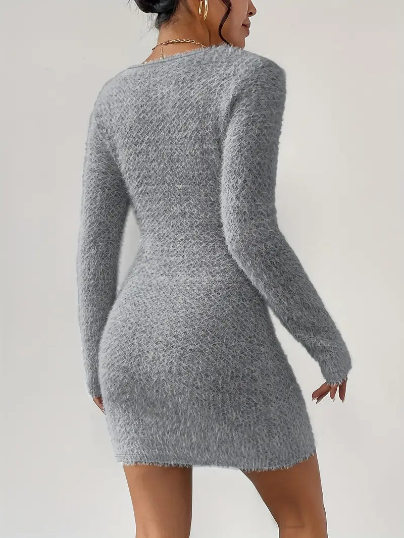 Dopasowana sukienka swetrowa z miękkiej dzianiny z dekoltem w serek Szary