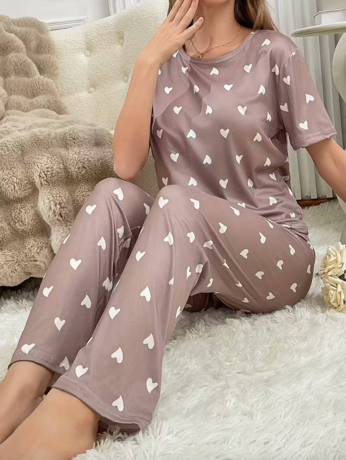 Piżamka beżowa w białe serduszka