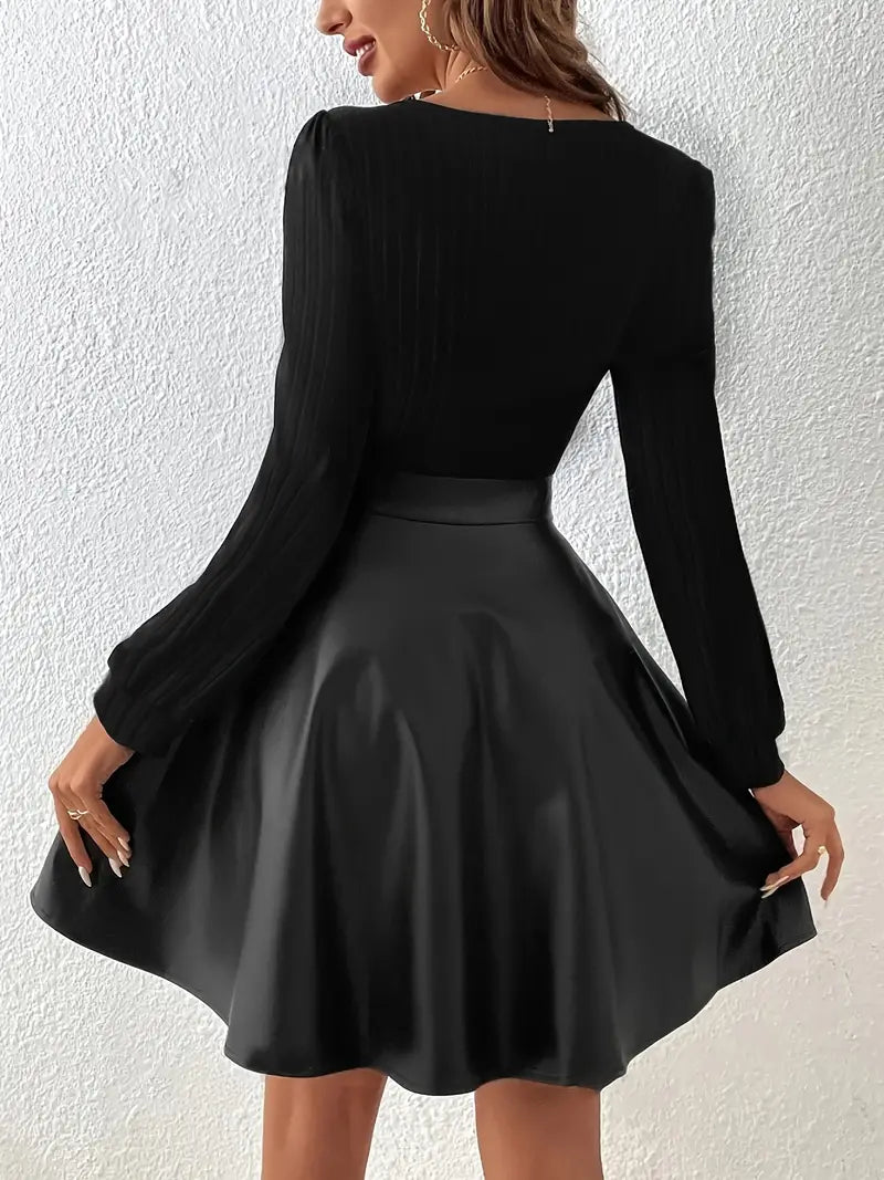 Sukienka z dzianinową górą i rozkloszowanym dołem z eko-skóry w kolorze czarnym